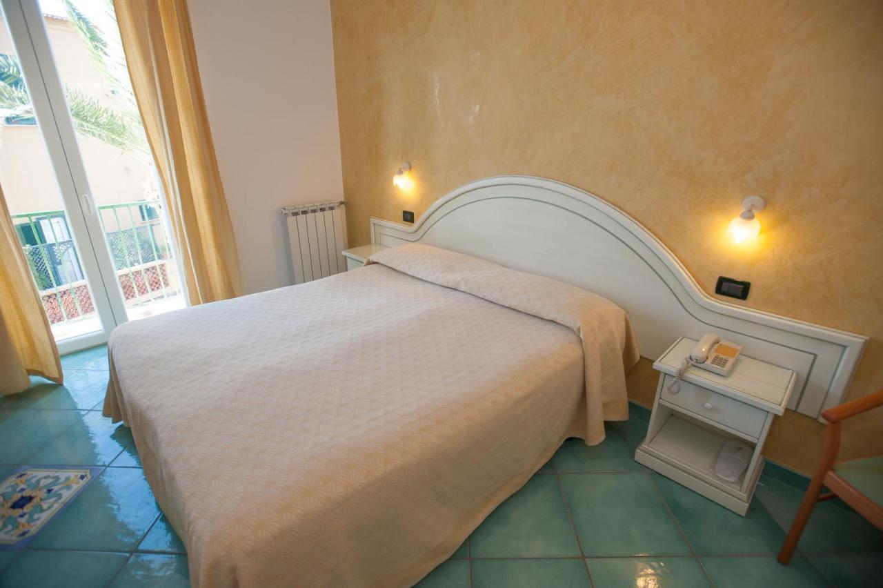 Hotel Villa Sirena - Thermae & Spa Ischia Exterior foto