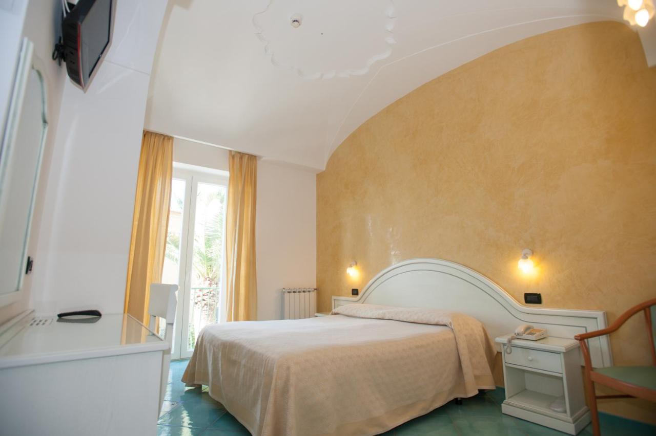 Hotel Villa Sirena - Thermae & Spa Ischia Exterior foto