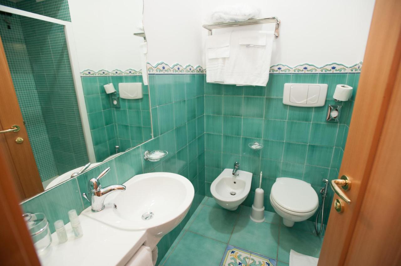 Hotel Villa Sirena - Thermae & Spa Ischia Exterior foto